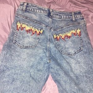 Color: baby blue w flare flames on the buts